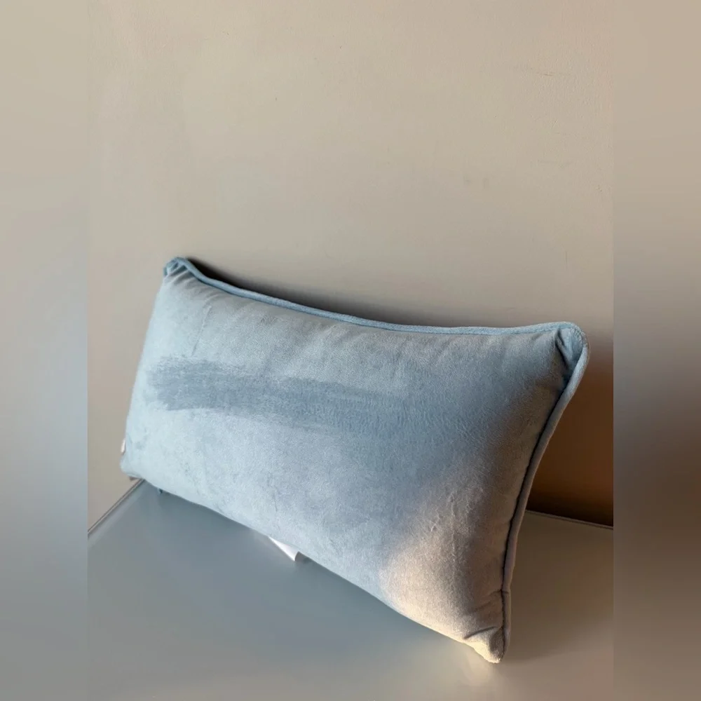 Viral I'm literally just a girl throw Pillow
